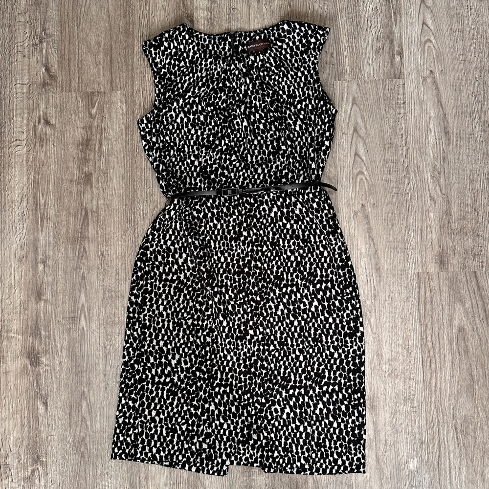 Dana Buchman size 8 buttery soft belted b/w dress
